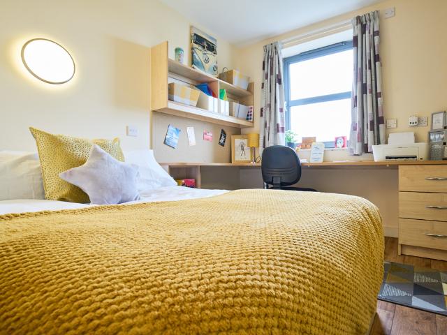 Room for rent in Erskine, Scotland
