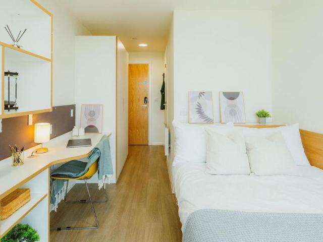 Apartment for rent in Crockherbtown, Falcon Lodge