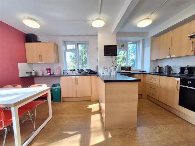 Room for rent in Newtown, Reading