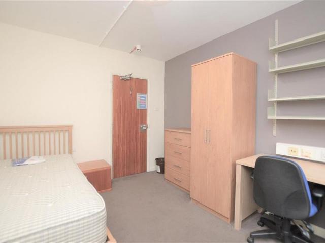 Room for rent in Newtown, Reading