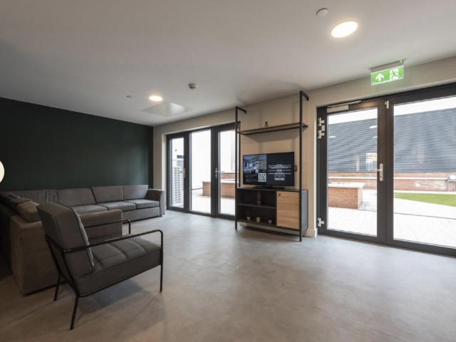 Townhouse for rent in Elmfield, Leicestershire