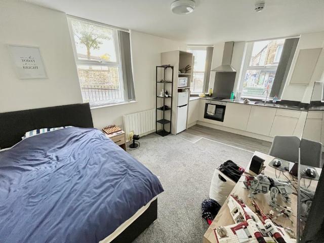 Flat for rent in Bulk, Bare