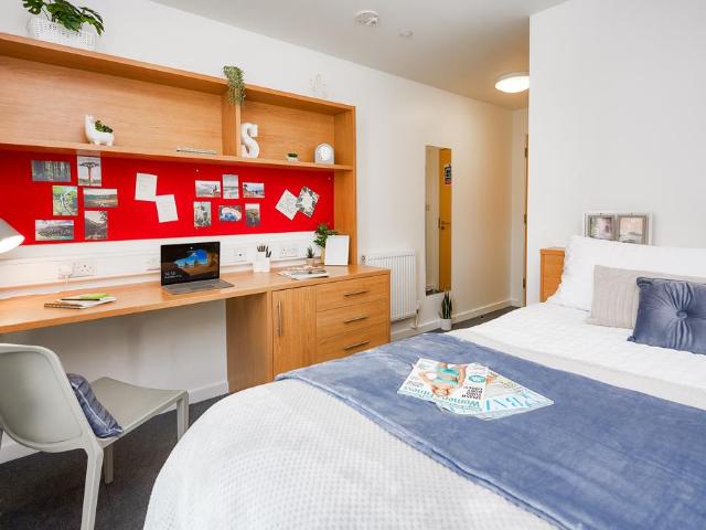 Flat for rent in Chinatown, Calderstones