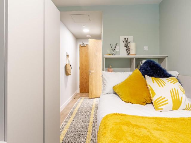 Flat for rent in Hyde Park, West Yorkshire