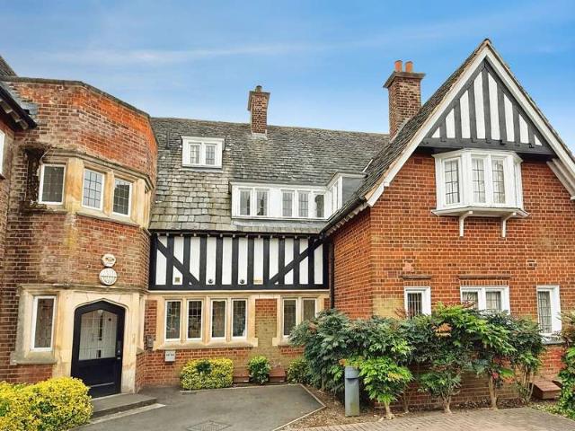 Property for sale in Oadby, Leicestershire