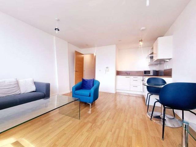 Property for rent in Waterfront, Calderstones
