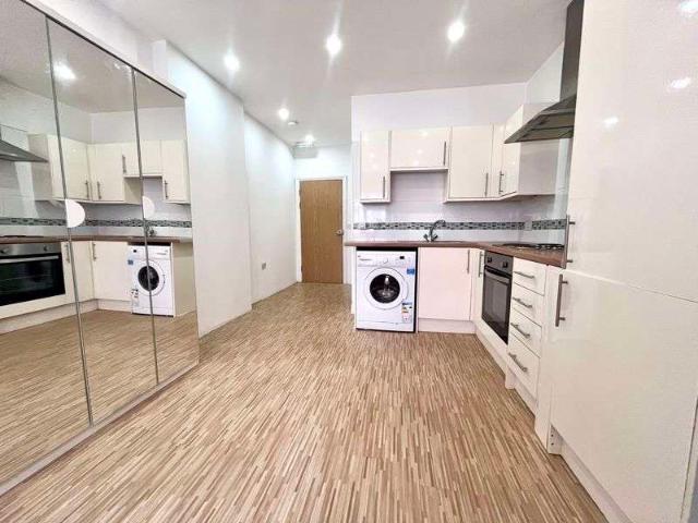 Property for rent in Newbury Park, Greater London