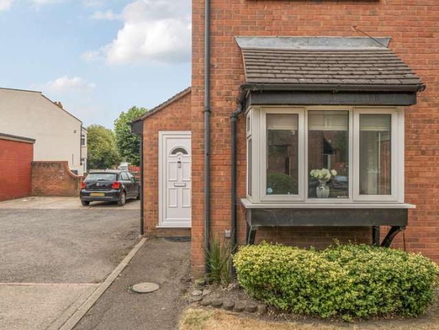 Property for sale in London Borough of Merton, Mitcham