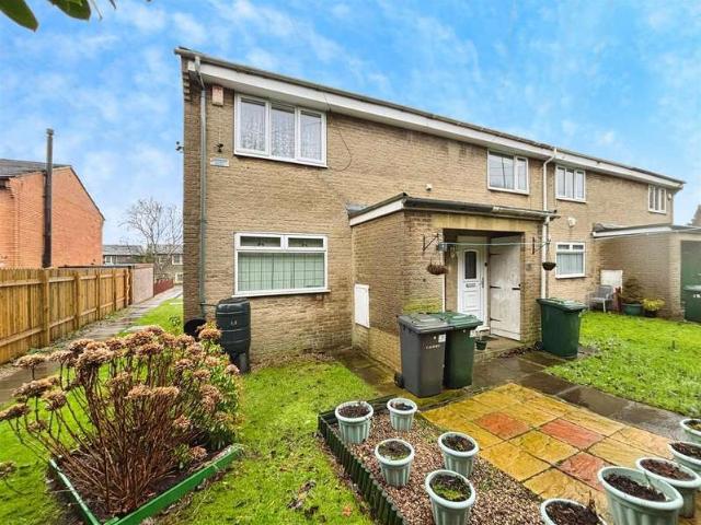 Property for sale in Low Moor, West Yorkshire