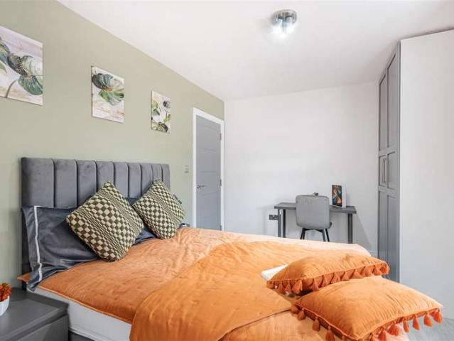 Property for rent in Royal Borough of Kingston upon Thames, Greater London