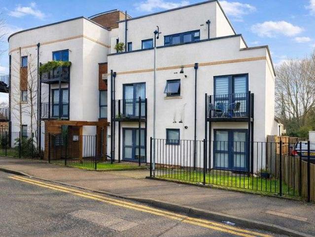 Property for sale in South Stanmore, Little Stanmore