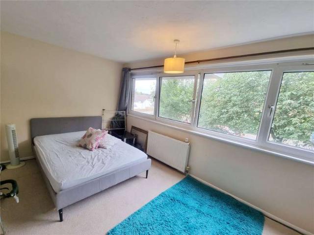 Property for rent in Red Hill, Surrey