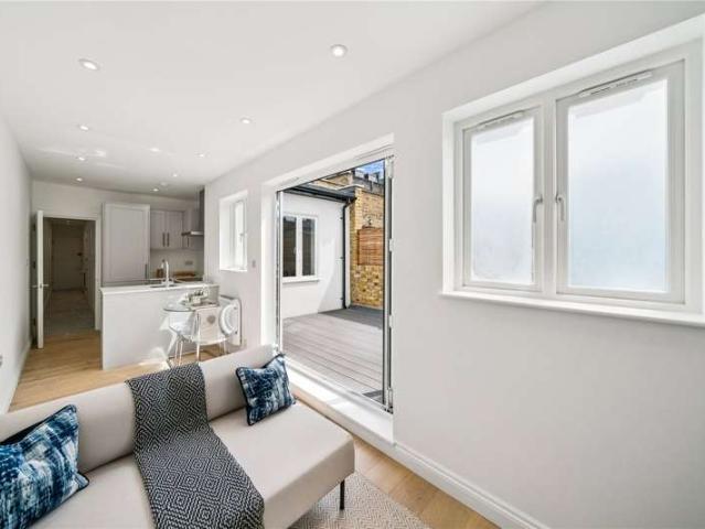 Property for sale in Clapham Junction, Greater London