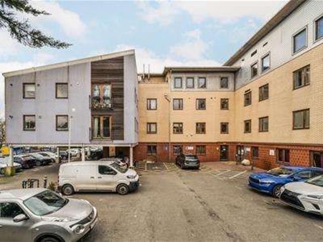 Flat for sale in Lane, Greater London