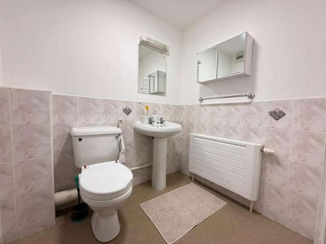 Flat for rent in Bolton le Sands, Bare