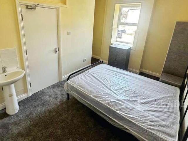 Property for rent in Spring Park, Luton