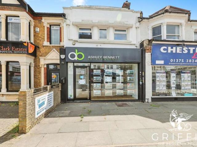 Property for sale in Badgers Dene, Grays