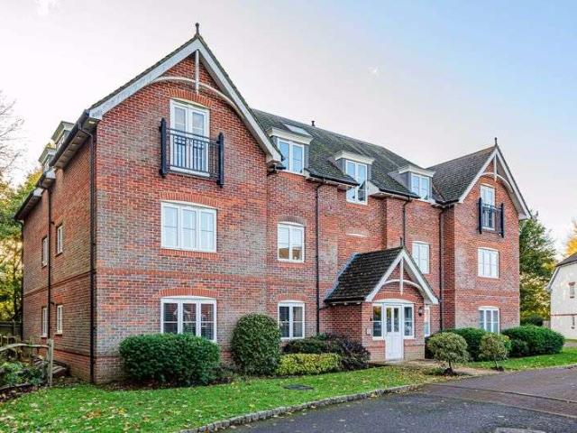 Property for rent in Holloway Hill, Fole