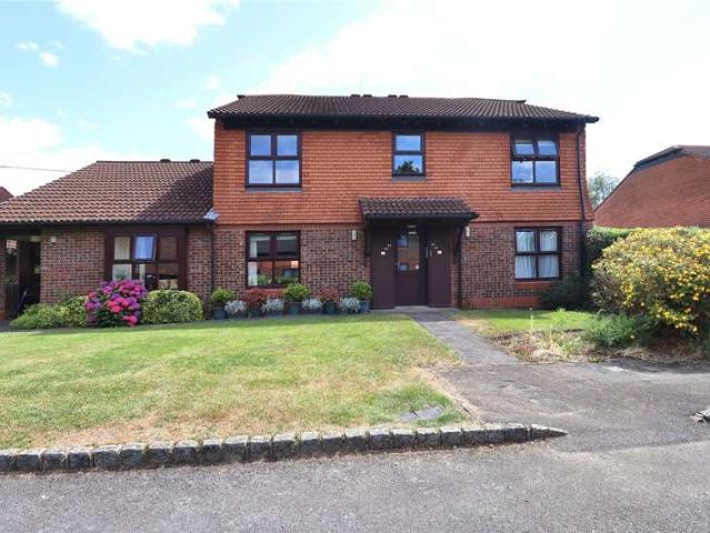 Property for sale in Goldsworth Park, Woking