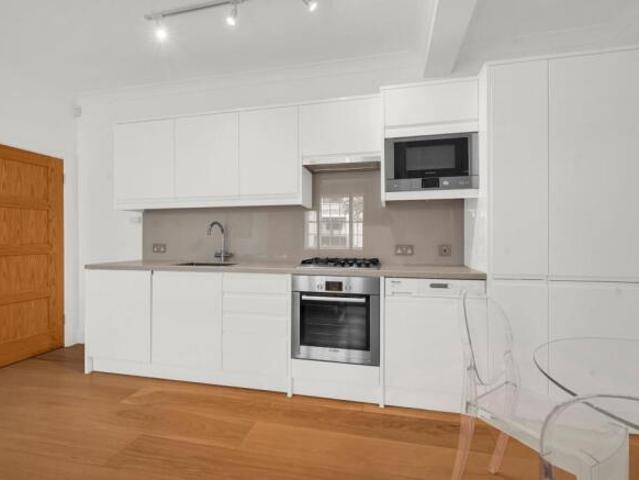Property for rent in Cat Hill, England