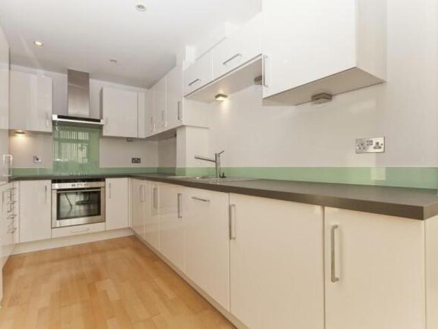 Property for rent in Cat Hill, England