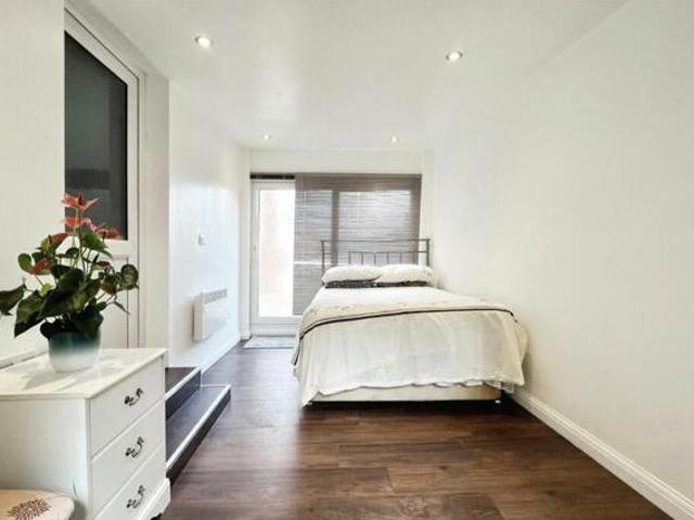 House for rent in Woodside, North Watford