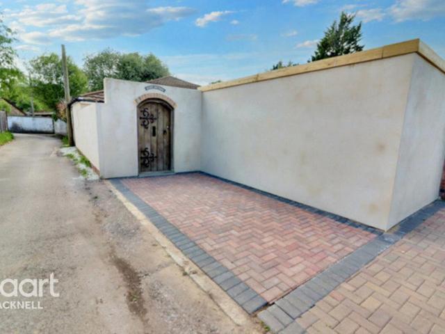 House for sale in Finchampstead