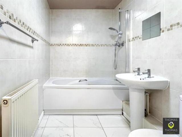 Flat for sale in Gloucester, Gloucestershire