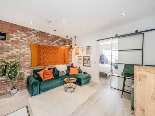 Apartment for rent in Brook Green, Greater London