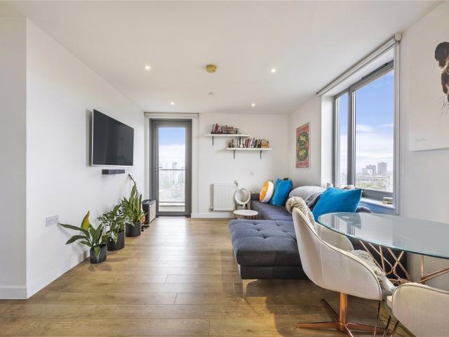 Apartment for rent in Poplar Grove, Greater London