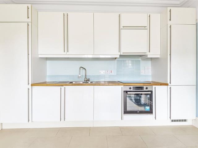 Apartment for rent in Norbiton, Greater London