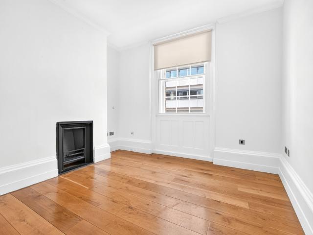 Apartment for rent in Lyons, Greater London