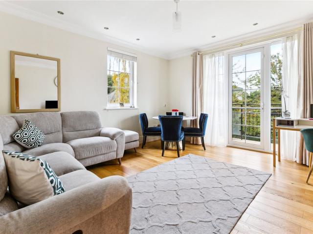 Apartment for rent in Mortlake, Greater London