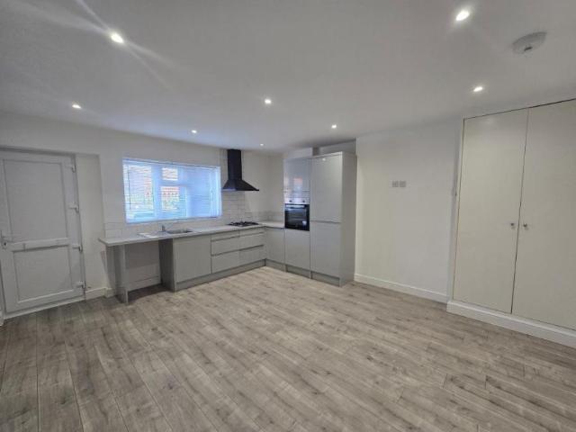 Apartment for rent in West End, Old Wharf
