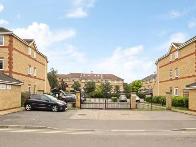 Apartment for rent in Grove Park, Norbiton
