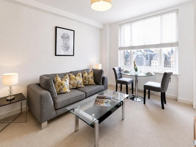 Apartment for rent in Mayfair, Greater London