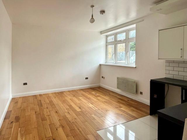 Apartment for rent in London Borough of Ealing, Hanwell