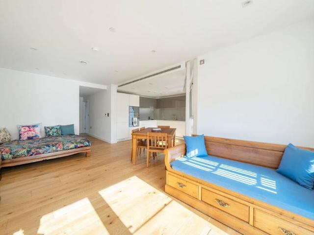 House for rent in South Lambeth, Greater London