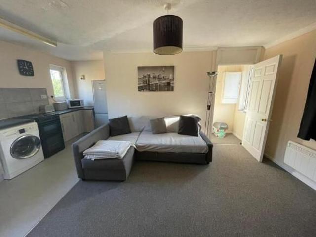 House for rent in Haydon End, Abbey Mead