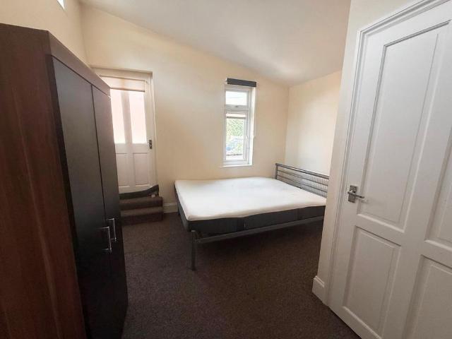 Apartment for rent in Woodloes Park, Green Close
