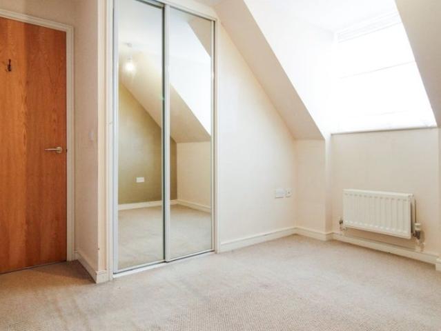 Apartment for rent in Worcester Park Estate, Monks Orchard