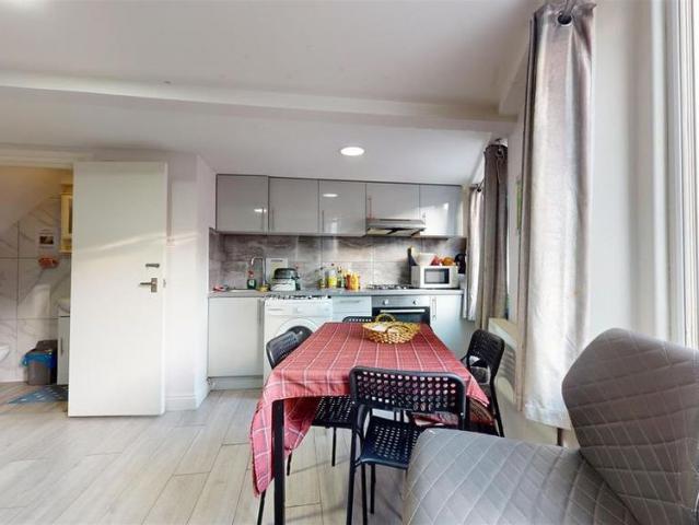 House for rent in Harlesden, Greater London