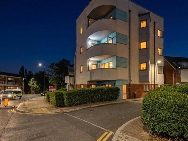 Apartment for rent in Victoria, Greater London