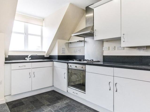 Apartment for rent in Worcester Park Estate, Monks Orchard