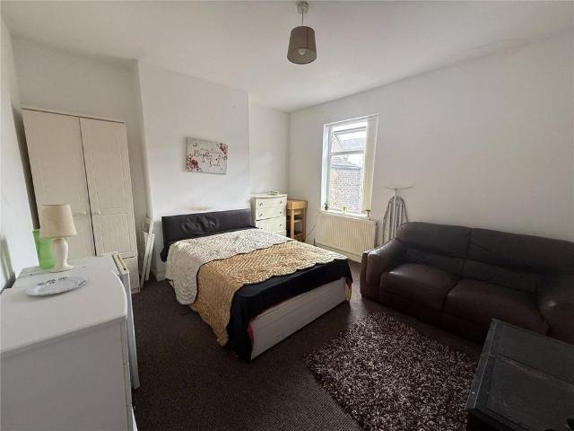 House for rent in Calderstones