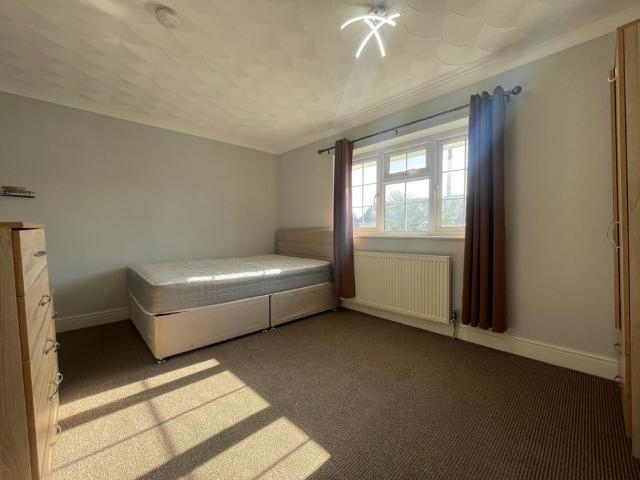 House for rent in Lower Halliford, Surrey