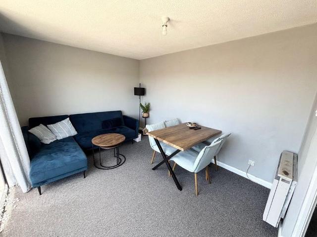 Apartment for rent in Worcester Park, Greater London