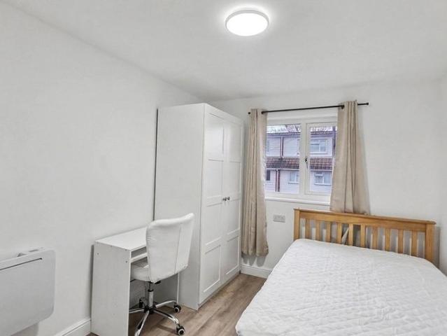 Studio for rent in New Town, Monks Orchard