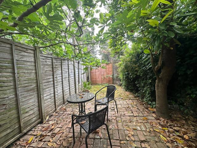 Apartment for rent in London Borough of Merton, Collier's Wood