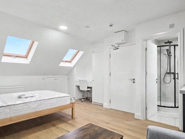 Studio for rent in New Town, Monks Orchard